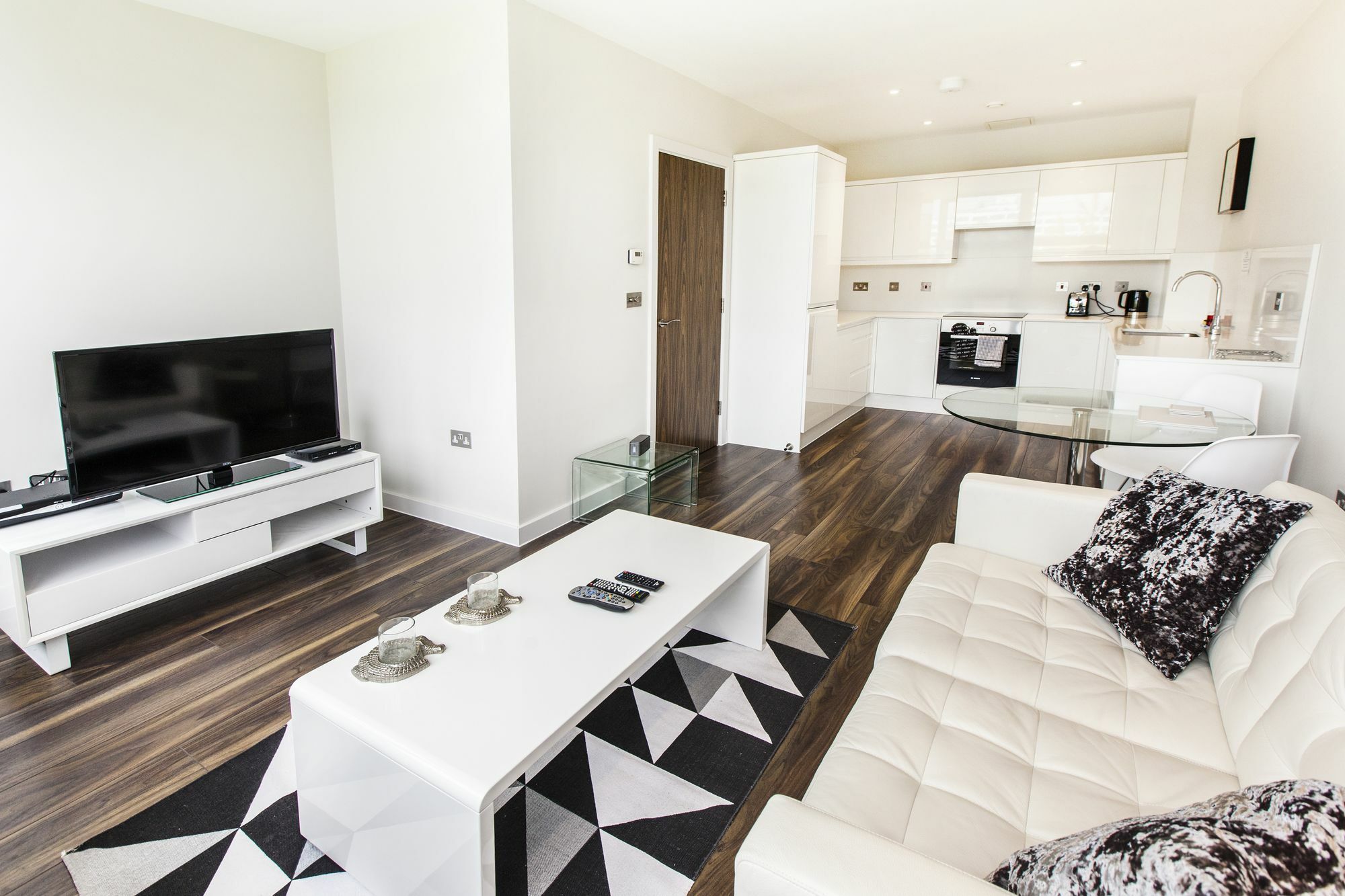 City Stay Apartments - Centro Милтон-Кейнс Экстерьер фото